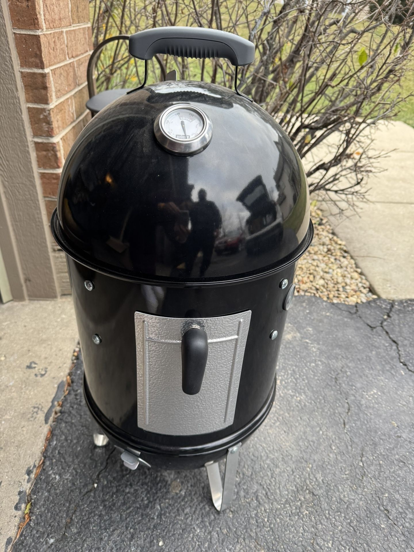 Smokey Mountain Cooker Smoker in Black with Cover and Built-In Thermometer 14 inch NEW