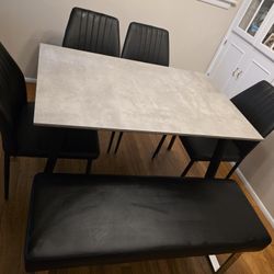 Dinning Table And Chairs 