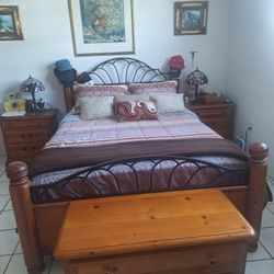 6 piece Solid Wood Bedroom set