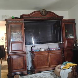 Entertainment cabinet