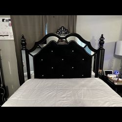 Luxurious Bed Set For Sale Queen Size