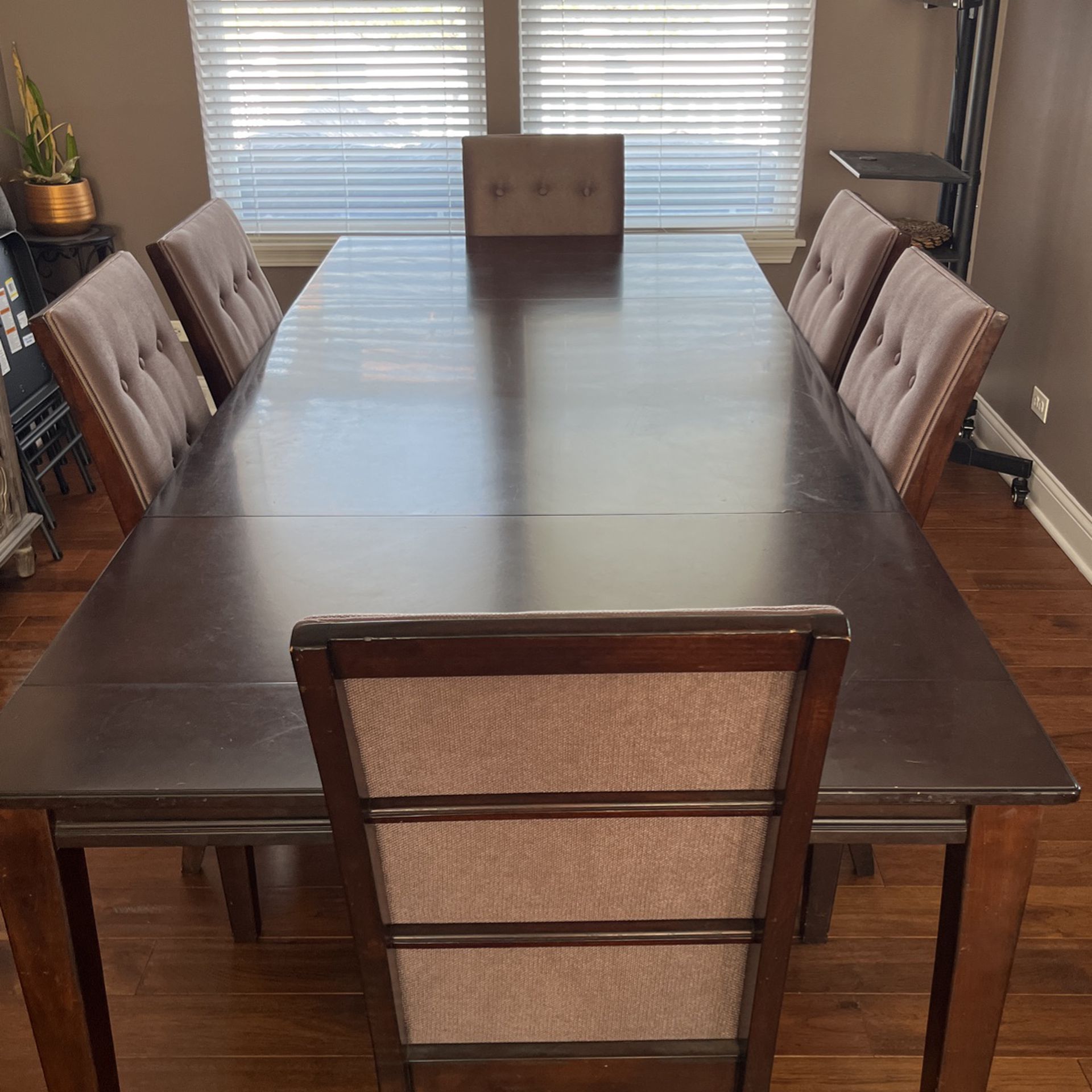 Dining Room Table  And Chairs (adjustable Length)