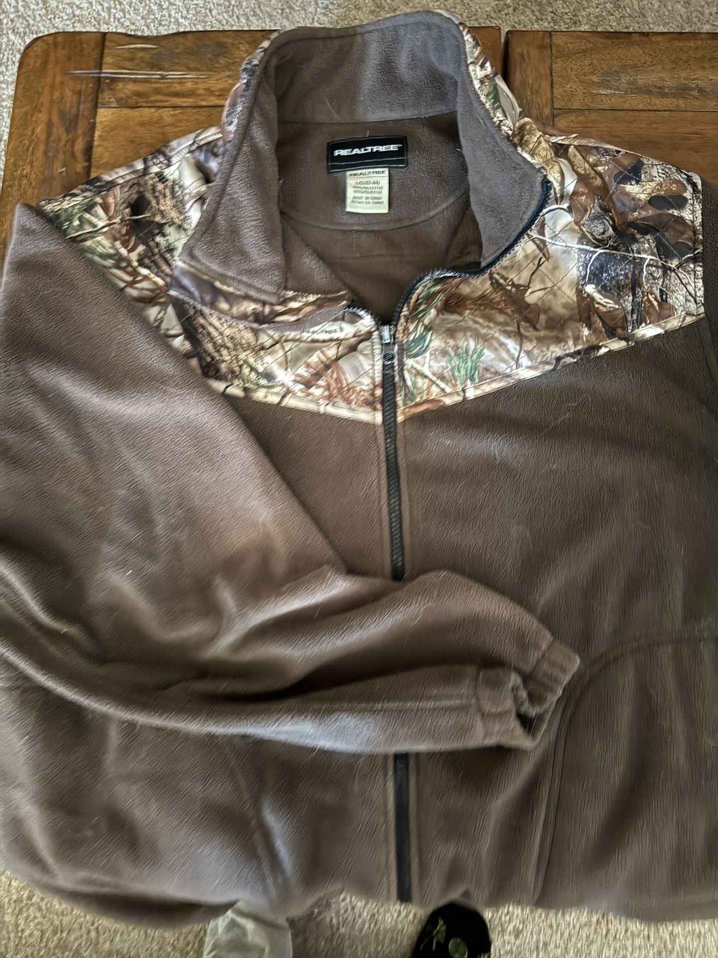 Mens Brown RealTree sz large (42-44) fleece camo jacket in euc.