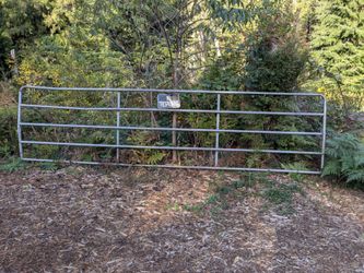 Rail pole cattle gate, 15ft 10in wide x 4ft 4.5in tall. Used