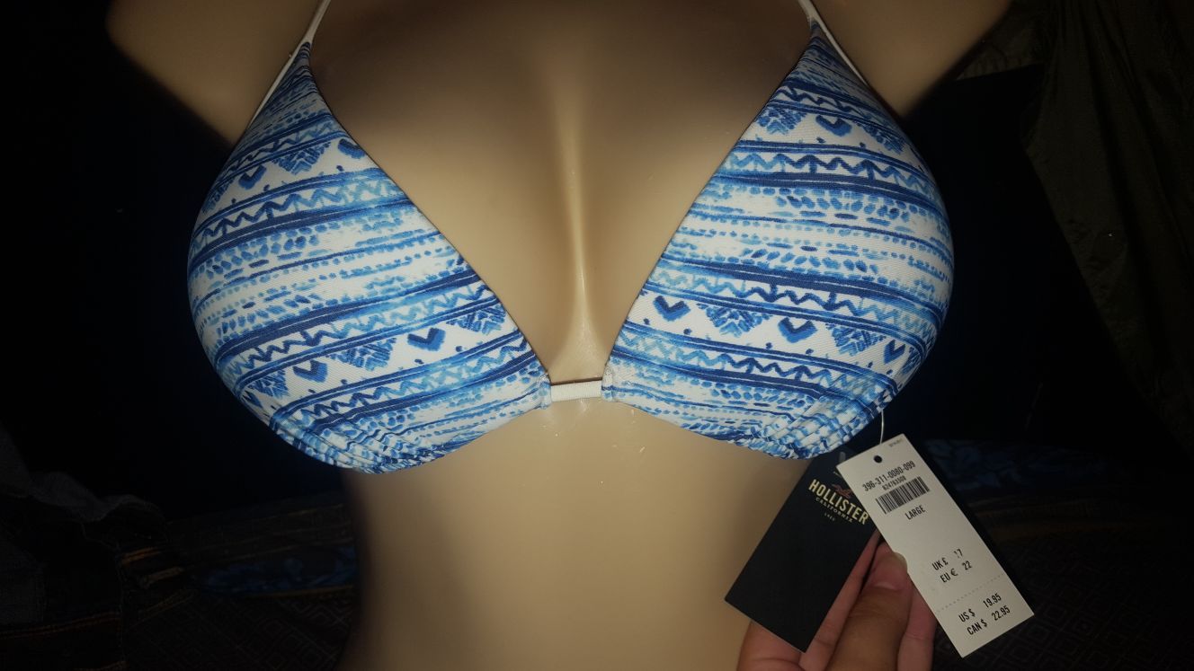HOLLISTER Bikini Top! (NEW)