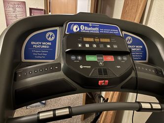 2022 Horizon T101-05 Treadmill Lightly Used with Tablet Holder - Tacoma, WA