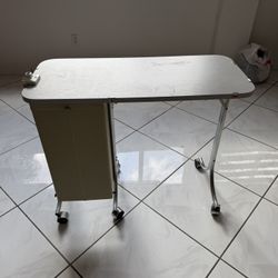 Manicurist Table