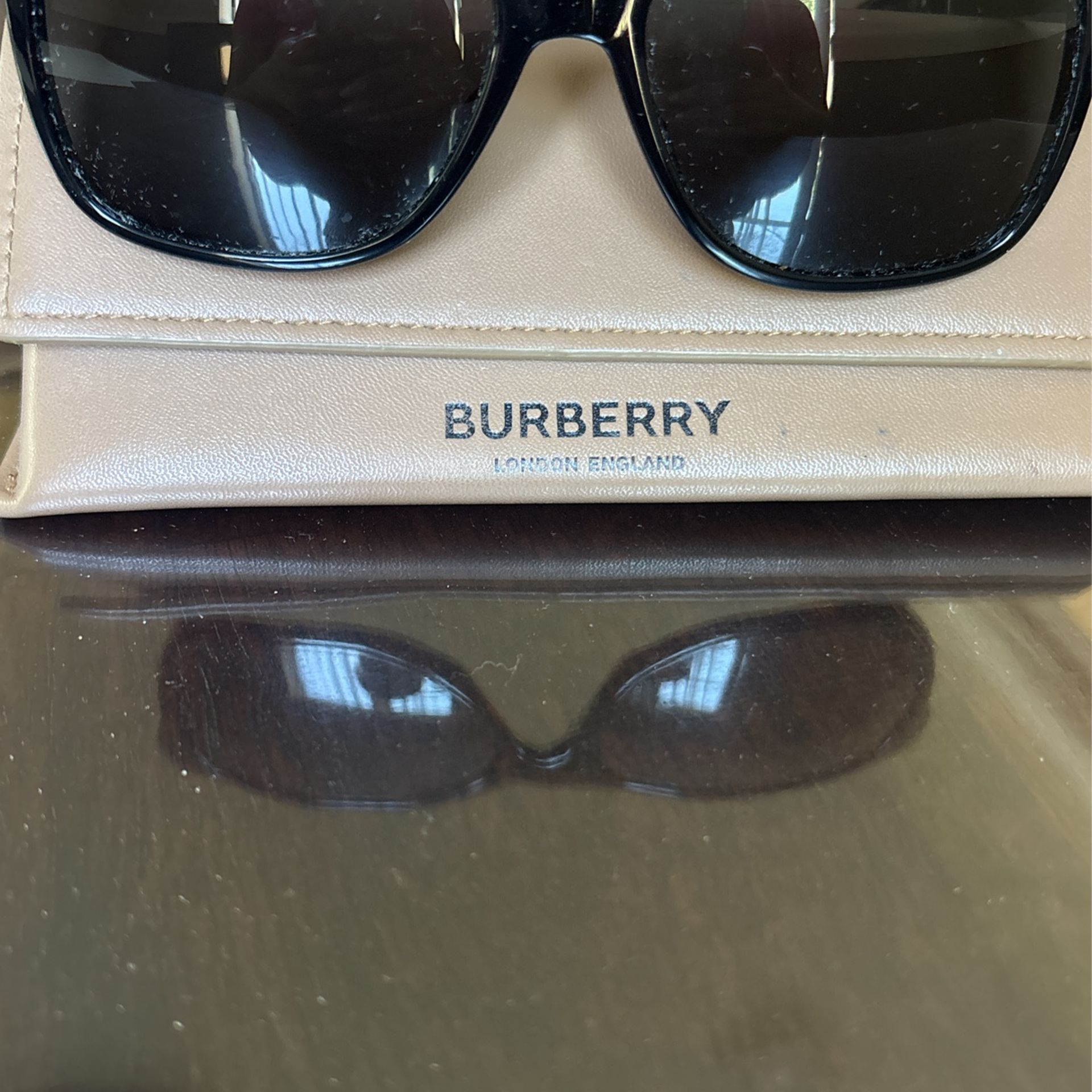 Burberry sunglasses 