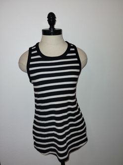 Old Navy Women's Black & White Striped Ribbed Tank Top Size Medium