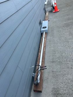 Temporary power pole
