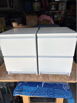 Set of 2 2 drawer night stands