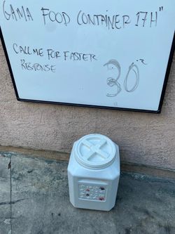 Pet food container