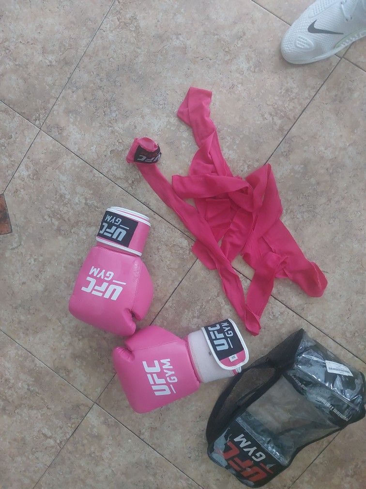 14 Oz Boxing Gloves w/ Hand Wrap