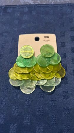 Green Dangle Earrings 