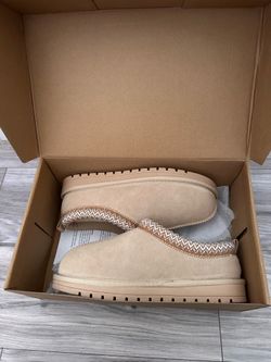 Women winter shoes new never used in box