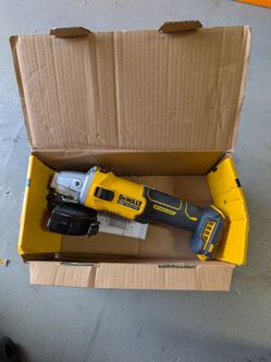 DEWALT 20V MAX Brushless 4-1/2 in. Cordless Angle Grinder – New (Tool Only)