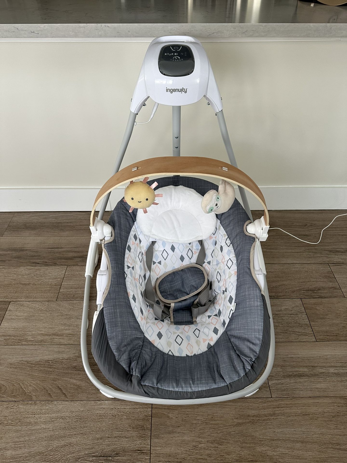 Brand New Ingenuity Baby Swing – Never Used! Stylish, Soothing, and Space-Saving