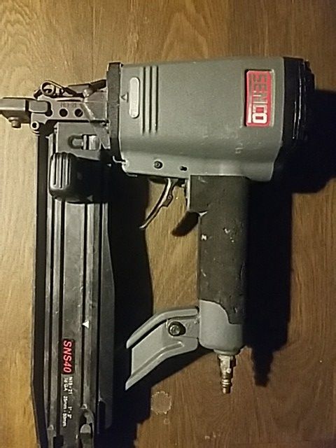 Senco SNS40 Staple Gun 16g