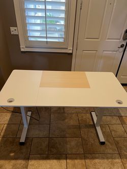Adjustable desk