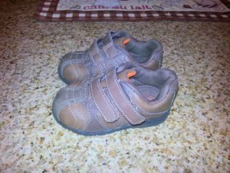 Baby boy shoes size 4w