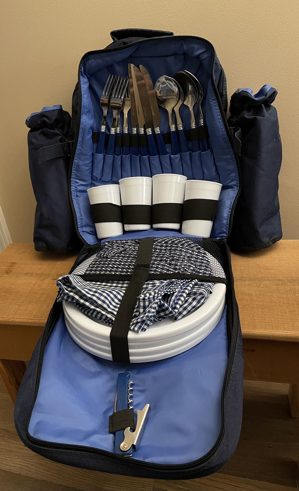 NEW Picnic Backpack Set for 4 with wine holders and serving ware