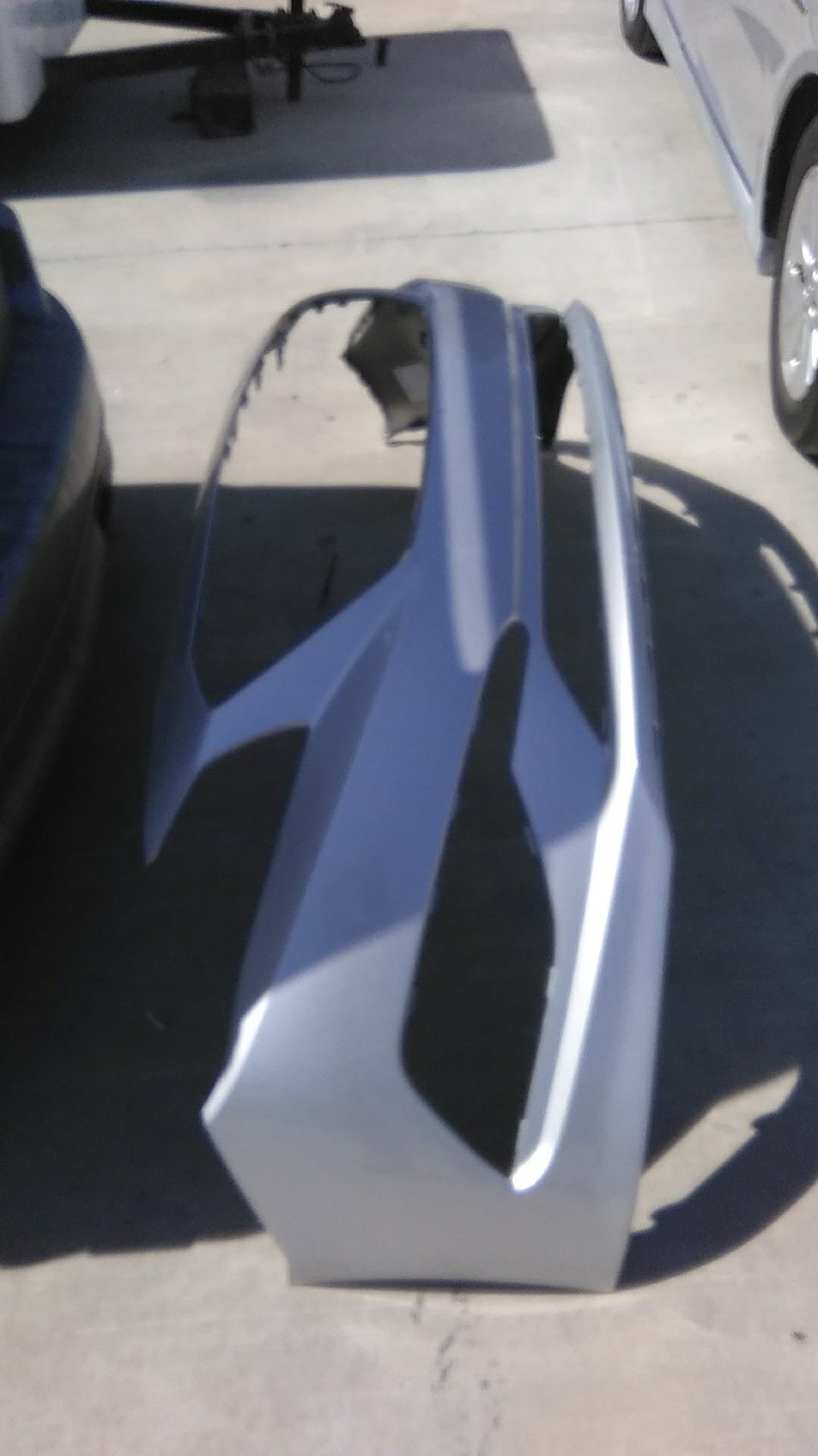 2015 Hyundai sonata front bumper band new just was paint the part store sent the wrong bumper and the painter painted it . Silver