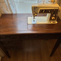 Singer Sewing Machine In Cabinet 