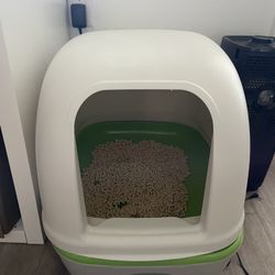 Purina Tidy Cats Breeze Hooded Litter Box System