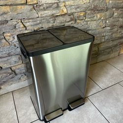 Brand New !!! Trash Cans 
