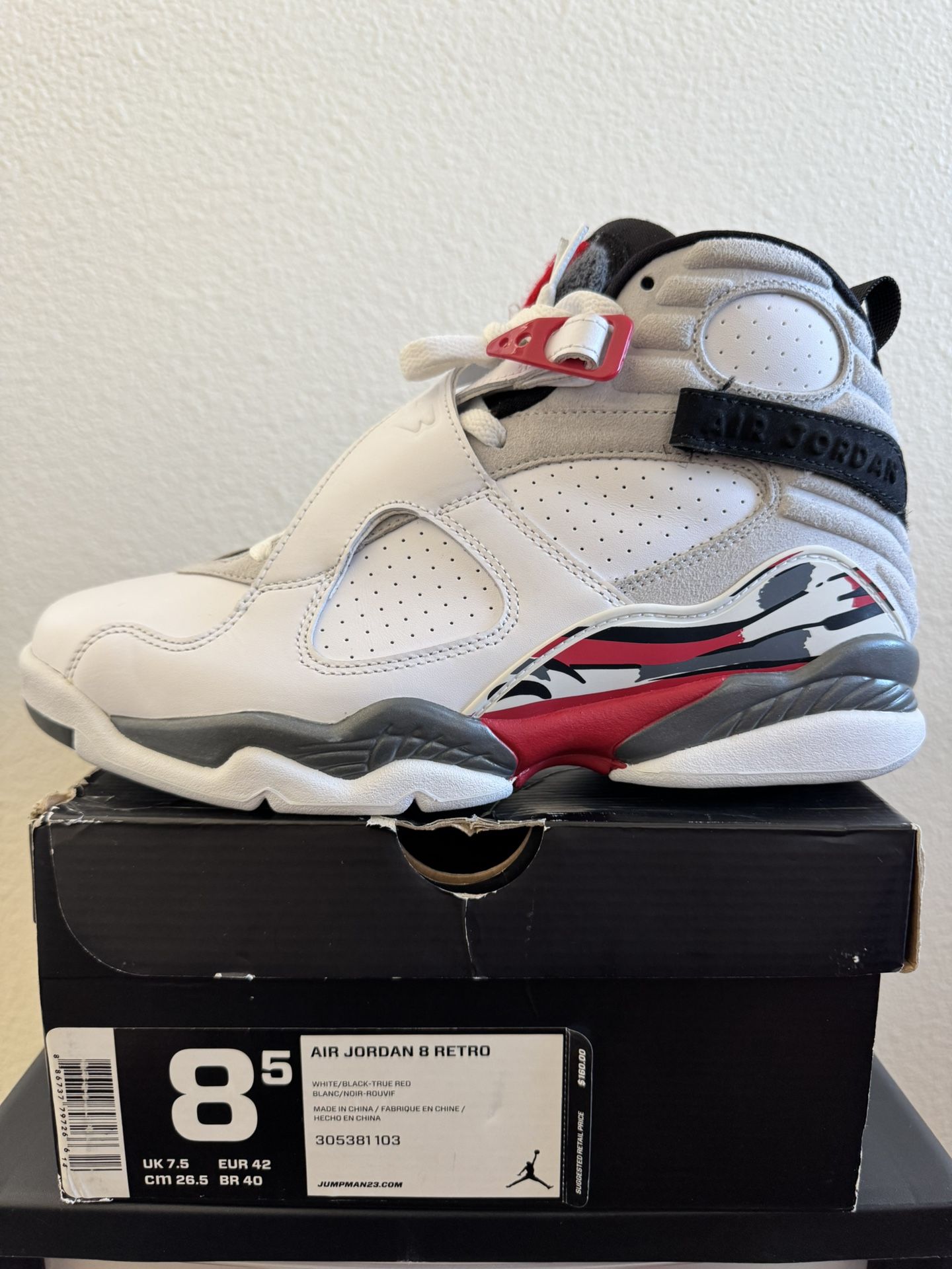 Jordan 8 Retro Bugs Bunny Size 8.5 Mens -$260