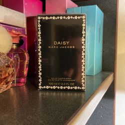 DAISY BY MARC JACOBS 