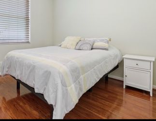Queen Mattress with adjustable frame