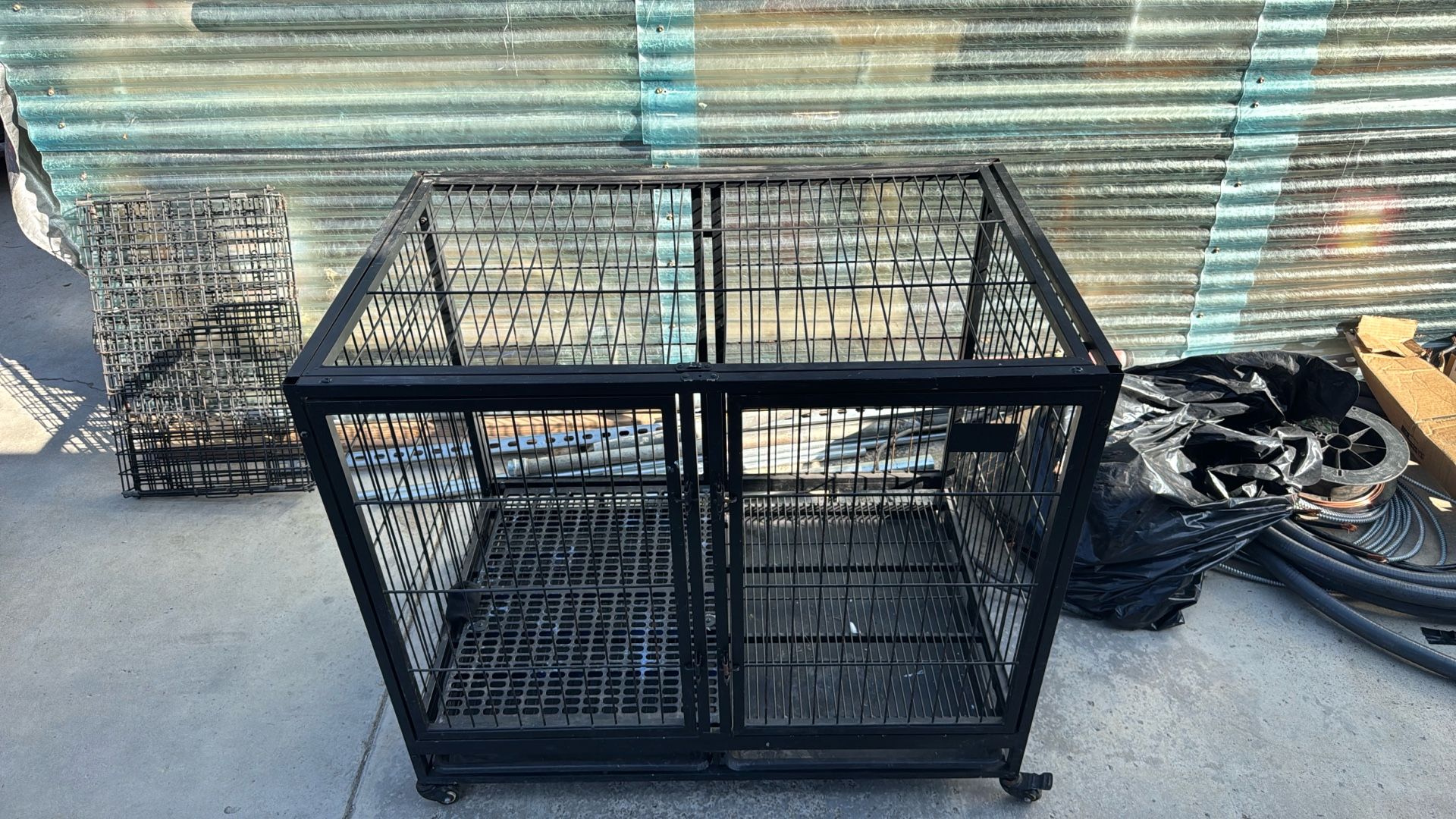 Heavy Duty Dog Crate Cage Kennel, Indestructibl e Steel Escape Proof, 360° Lockable Wheels, Removable Tray, Top Open Design, for Medium to Large Dogs