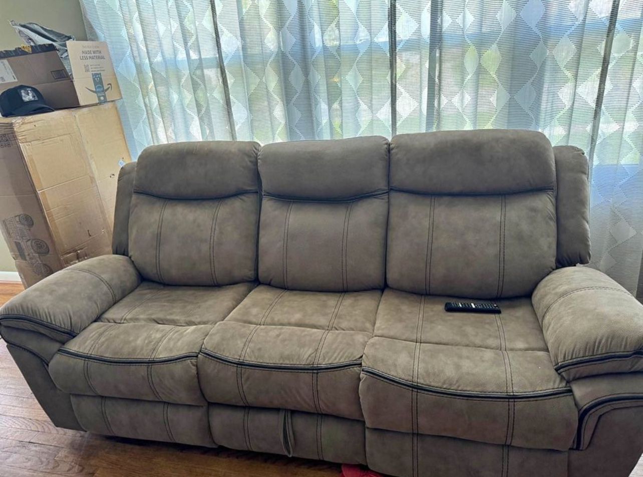 (DELIVERY AVAILABLE) Gray Recliner Couch