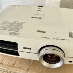 EPSON projector and Screen