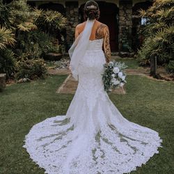 Ivory Laced Trumpet Wedding Dress