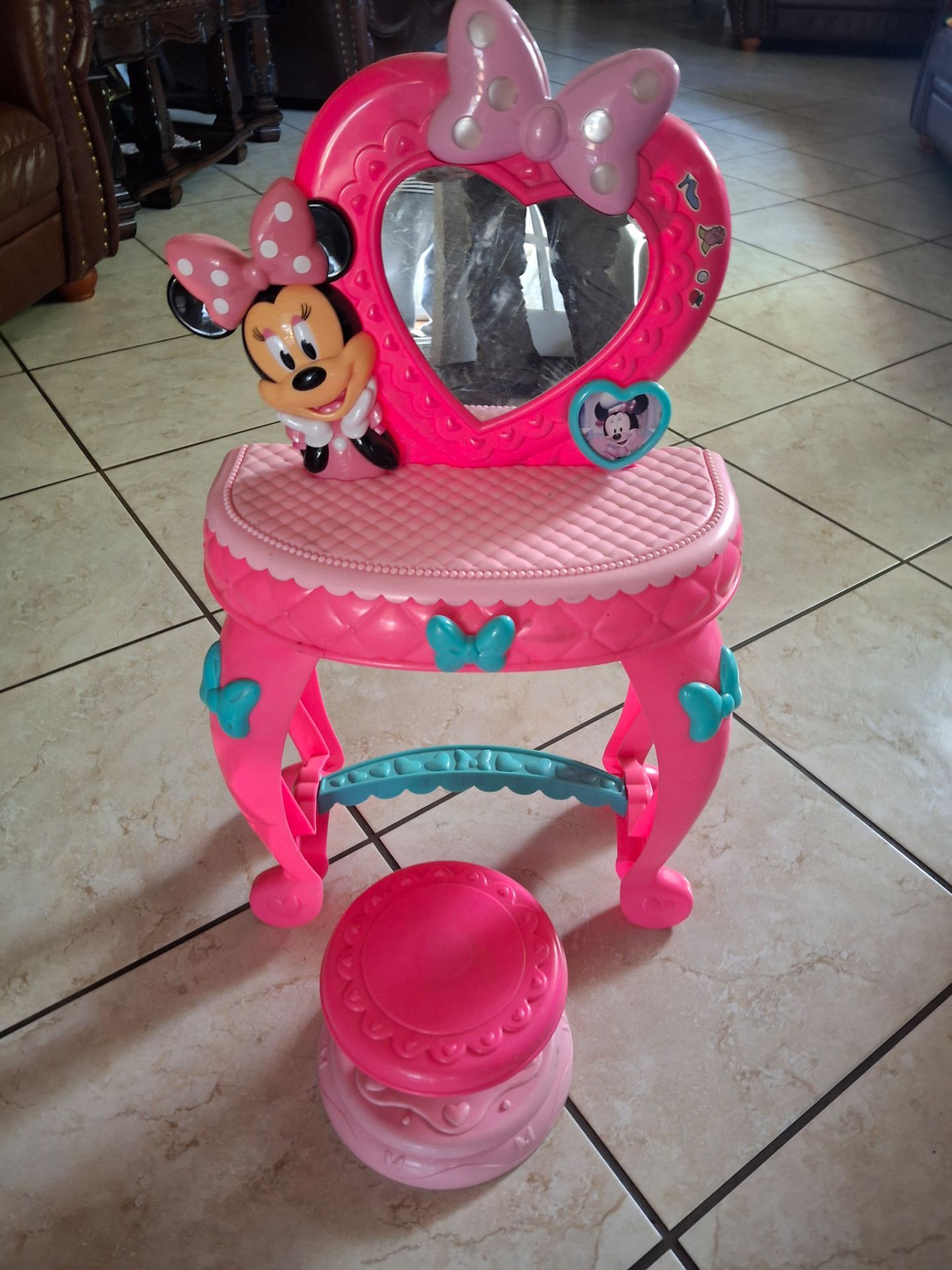 MINI MOUSE VANITY