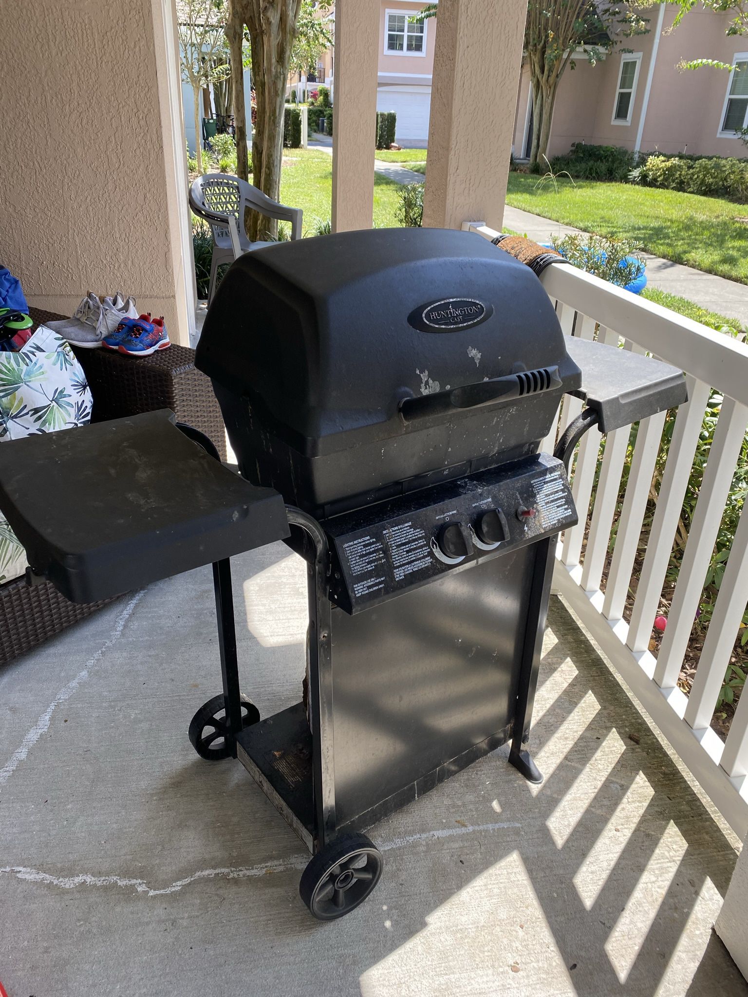 Gas BBQ grill - Great Condition 