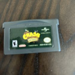 Crash Bandicoot: The Huge Adventure (Nintendo Game Boy Advance GBA)