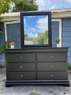 6-Drawer Black Dresser & Mirror
