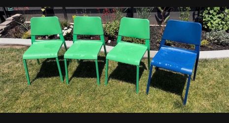 Set of 4 Metal Stackable Chairs