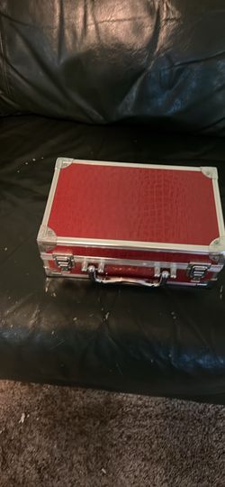This is a nice makeup case 40 bucks or obo cash only