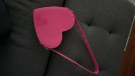 Pink heart shoulder bag