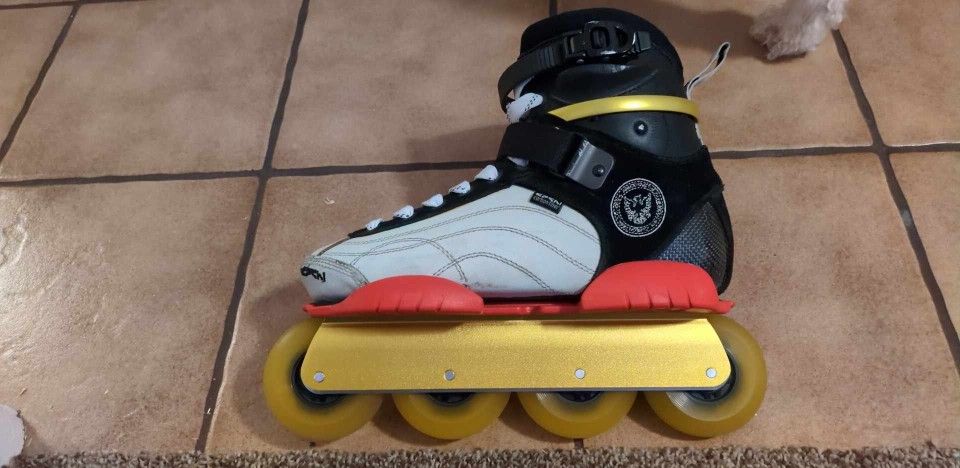 Deshi Inline Skates (Shadow The Hedgehog rollerblades)