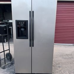 HOTPOINT REFRIGERATOR 
