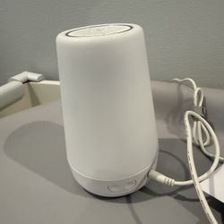 Like New condition hatch rest plus baby & kids sound machine 1st gen