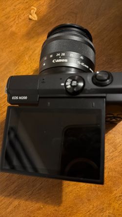 Digital canon eos m200 barely used