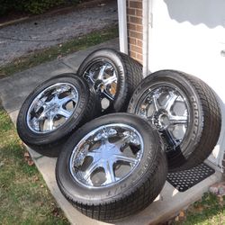 22 Inch American Racing Wheels.. Kept In garage For Last 5 Years.. Wheels Probably Need To Be  Replaced.. Wished They Fit My Vehicle!