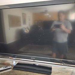 Sony 52" 1080p KDL 52W4100 With Remote