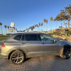 2023 Tiguan SE Great Conditions